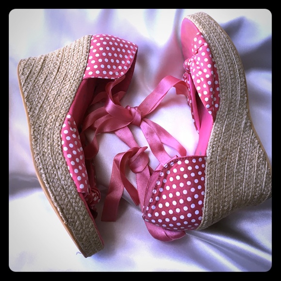 ⭐️Pink & White Polka Dot Wedges⭐️