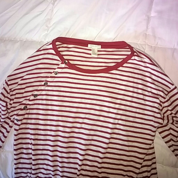 Quarter sleeve red striped shirt