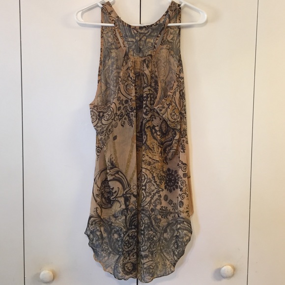 Asymmetrical sleeves top - Picture 2 of 4