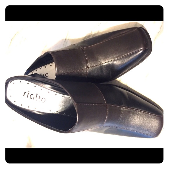 Comfy and perfect fall shoe by Rialto size: 8
