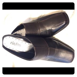Comfy and perfect fall shoe by Rialto size: 8