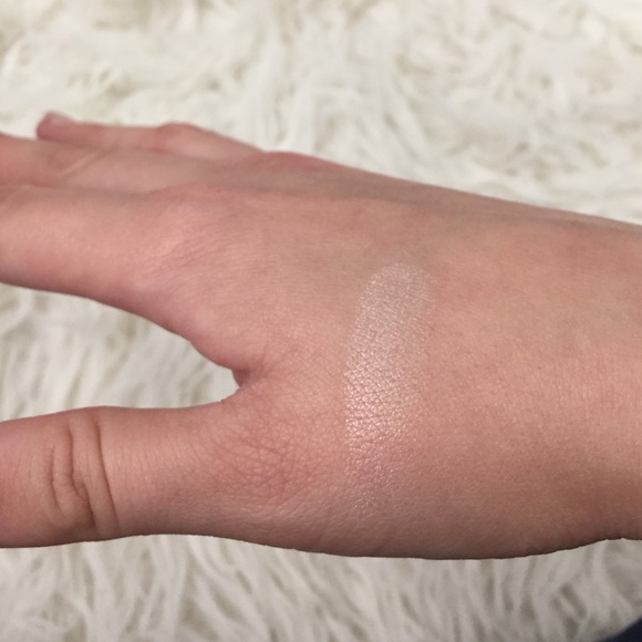 Laura Geller Filter Finish Setting Powder - Picture 4 of 4