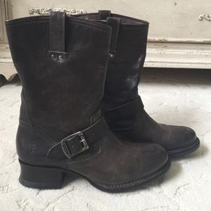 Frye Brown boot (only worn twice) size 8