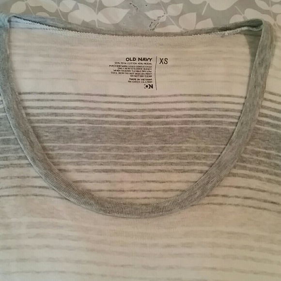 OLD NAVY grey/tan  stripe l/s scoop neck shirt - Picture 2 of 3