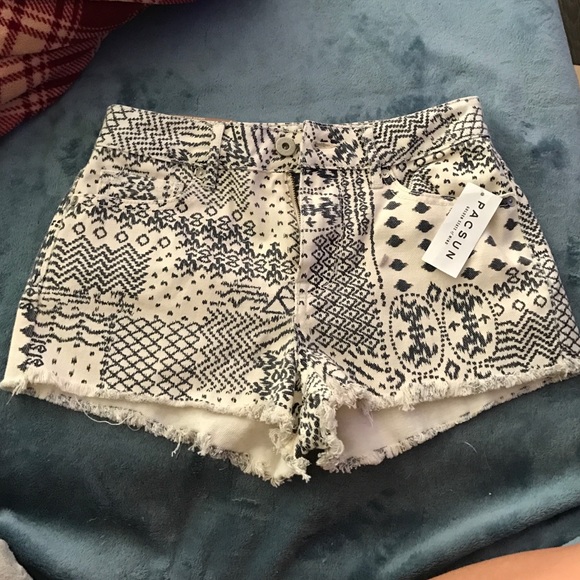Bullhead new with tags high rise short! Size 3!