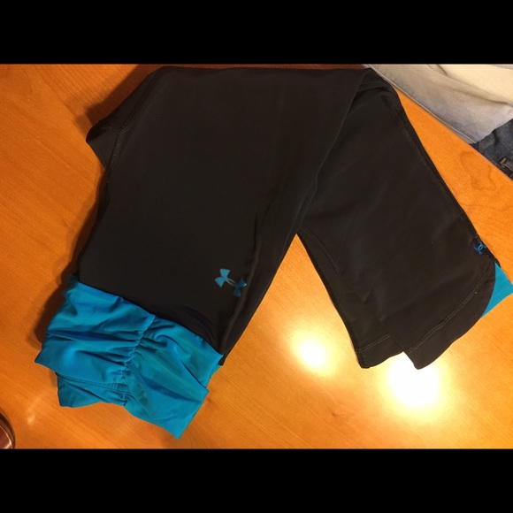 Women's UA cropped workout pants