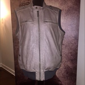 Gray leather vest 👤