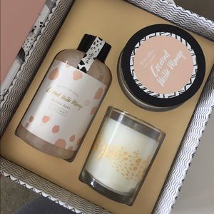 NWOT Coconut Milk Mango gift set by go be lovely