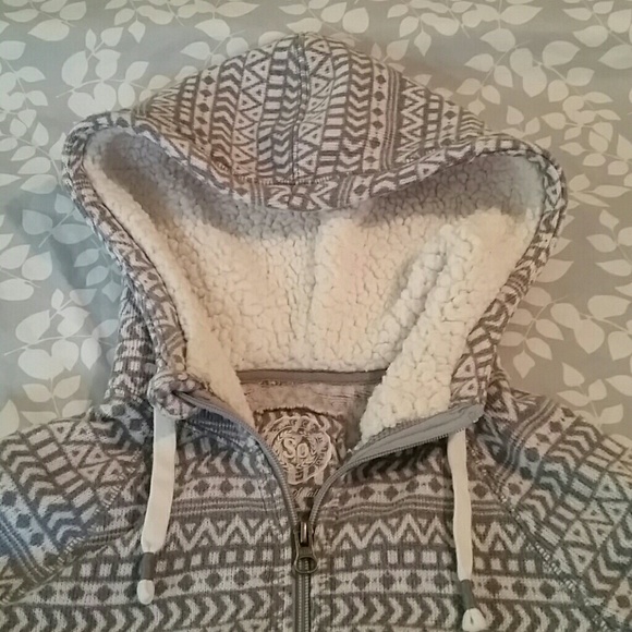 SO tribal pattern gray/white jacket with fur hood - Picture 2 of 4