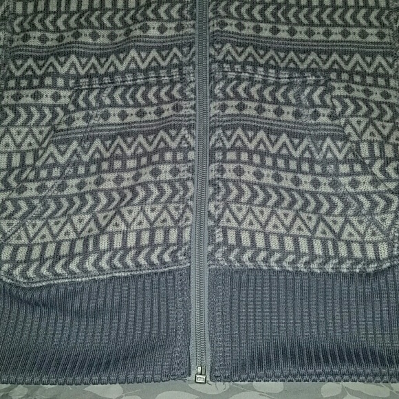 SO tribal pattern gray/white jacket with fur hood - Picture 3 of 4
