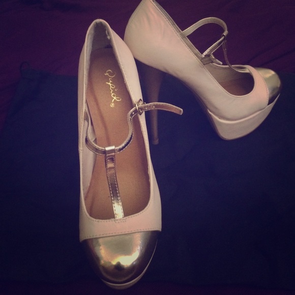 Pale pink pumps with gold trimming