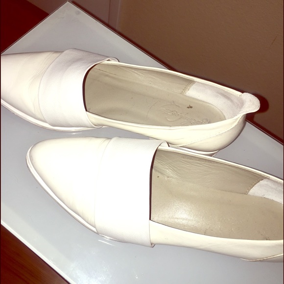 Beautiful like new Rachel Comedy white loafers