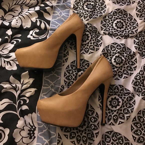 Tan heels. 5". - Picture 1 of 3