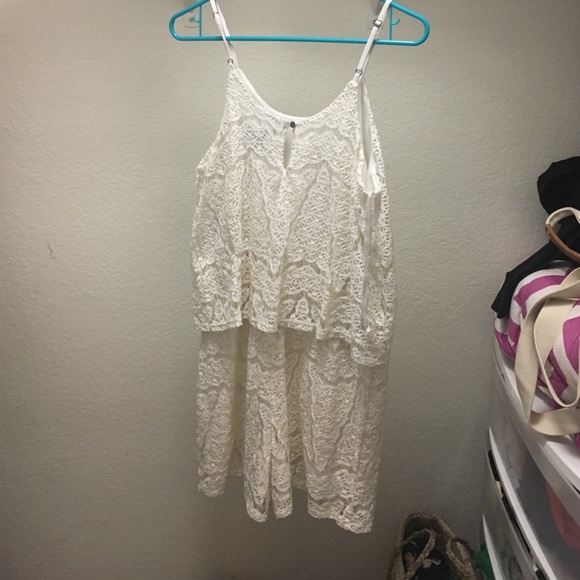 White romper - Picture 2 of 4