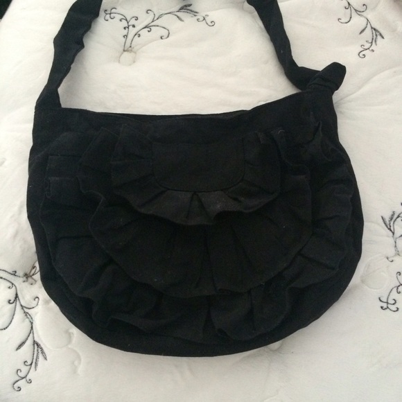 Black ruffle bag