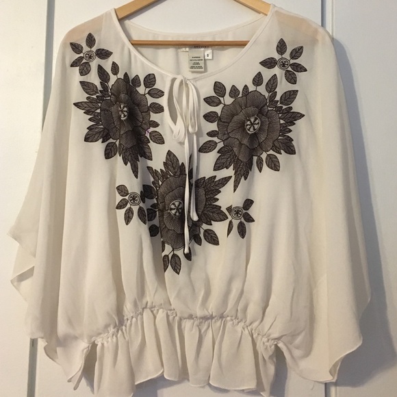 Studio M Top