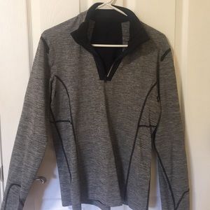 Lululemon pull over, perfect workout top for runs!