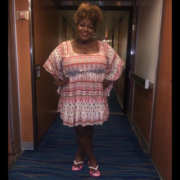 Dresses & Skirts - Super cute flowy dress