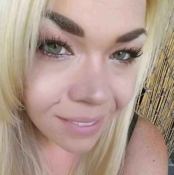 Meet your Posher, Brenna - Picture 1 of 1