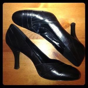Aldo Black Leather Pump