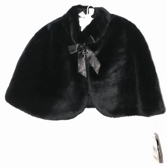 Luxurious fur cape for girls