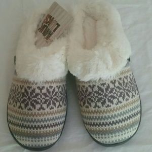 ♡♡REDUCED♡♡MUKS LG. SLIPPERS.Ready for winter! NWT