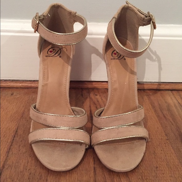 Nude strapy dress heels