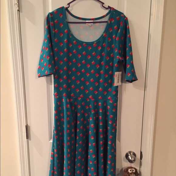NWT XL STRAWBERRY NICOLE LULAROE