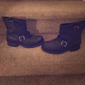 Too big black frye boots