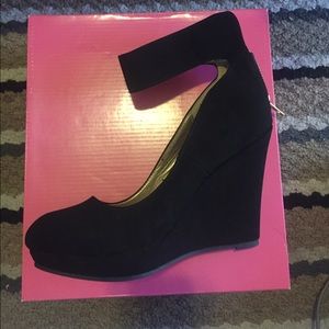 Black Wedges
