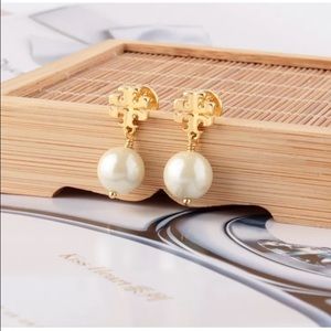 Tory Burch Evie Pearl Drop Earrings!