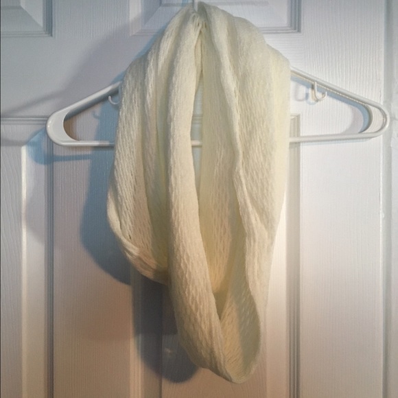 White Knitted Infinity Scarf 🌸