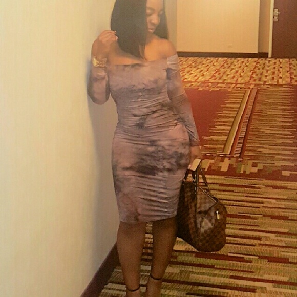 Shoulder bearing dress