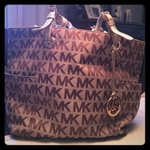 Michael Kors Bucket Bag