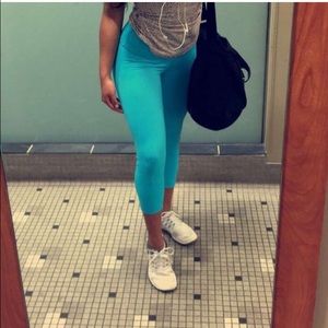 Size 2 Lulu Lemon, bright teal, Capri yoga pants