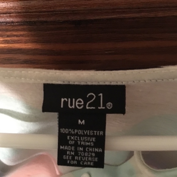 Rue 21 top - Picture 2 of 3