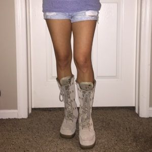 Additional pics for the roxy suede boots.