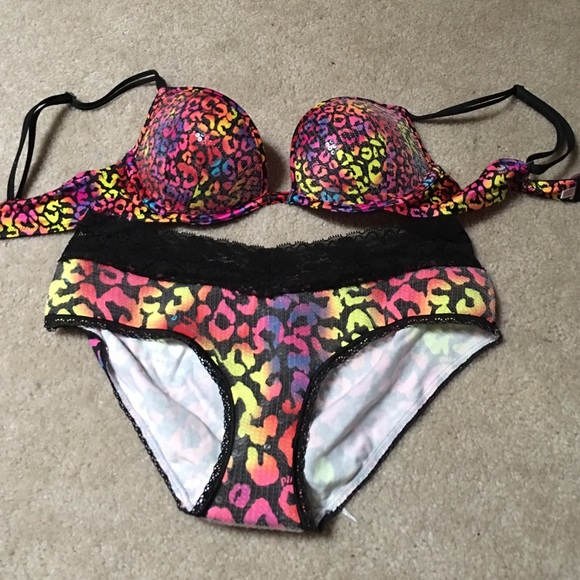 Victoria Secret with clear sequence - Picture 1 of 2