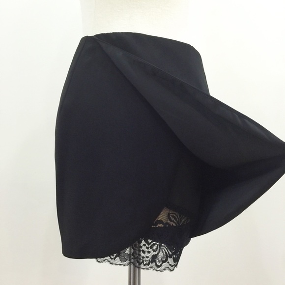 [ kimchi blue ] NWT black shorts w/ lace detail - Picture 4 of 5