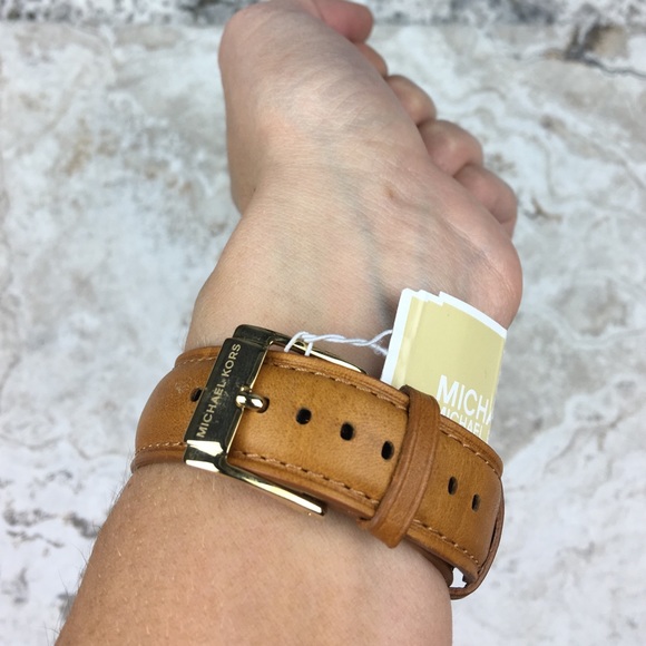 Michael Kors brown leather slim runway gold watch - Picture 3 of 4