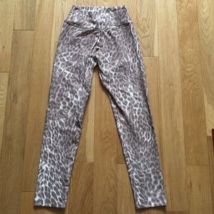 Liquido Active leopard leggings