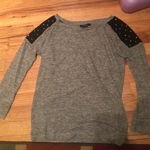 A cute and trendy forever21 long sleeved sweater