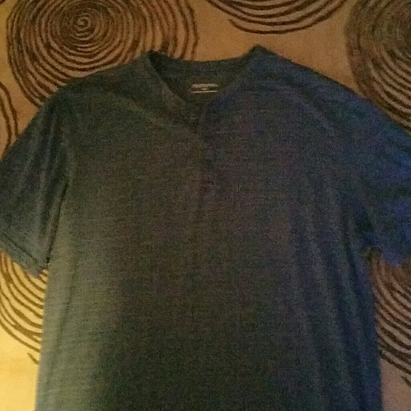 Three-button t-shirt - Picture 2 of 2