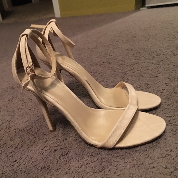 Heels - Picture 4 of 4