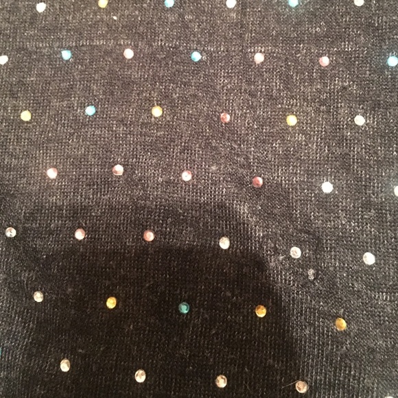 Comfy long sleeved shirt with colorful studs - Picture 2 of 2