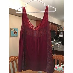 Buckle Daytrip Burgundy lace and paisley tank MED
