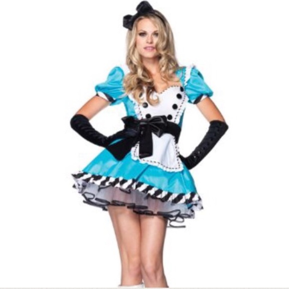 Alice in Wonderland Halloween costume