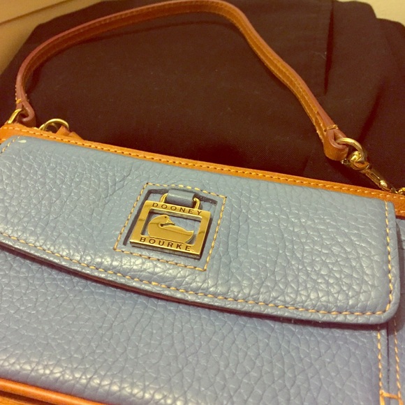 Dooney and Bourke clutch
