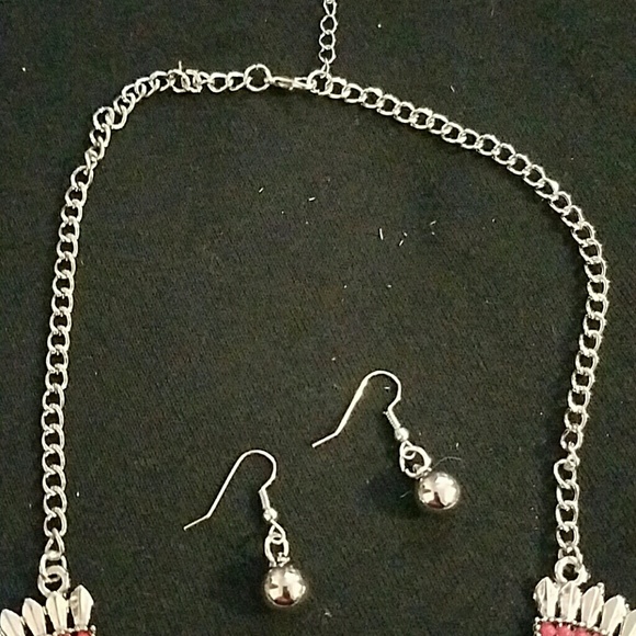 sold!Reduced Today!!!!   Beautiful Necklace - Picture 4 of 4