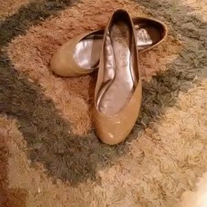 Bronx so today! Cream tan flats